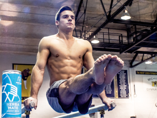 dickpickmanity:  Sam Mikulak, gymnast and all-around hottie.