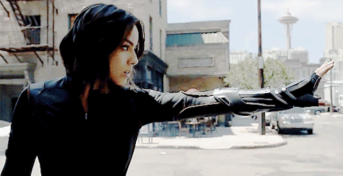 jemmasimmonsy:Daisy Johnson → first and last scene of season three