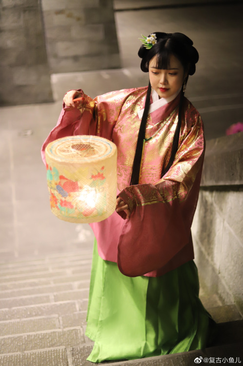 chinese hanfu and chinese lantern 