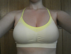 brasizegallery:  Yay sports bras that fit!