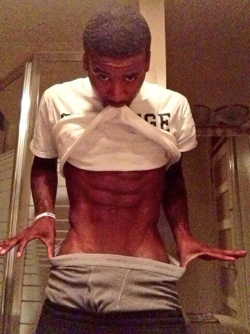 hellyeahehitfromtheback:  adirtylilsecret:  THANKSGIVING COMES A LITTLE EARLIER THEN