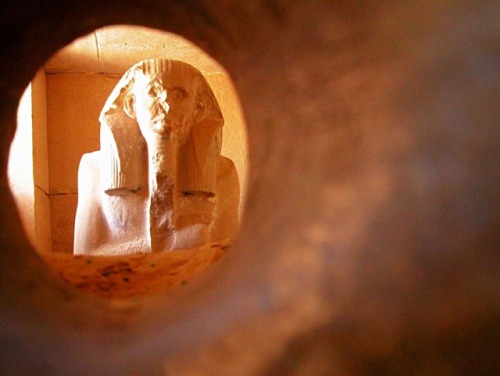 King Djoser&rsquo;s Ka statue in his serdab at Saqqara,ready to receive the soul of the deceased