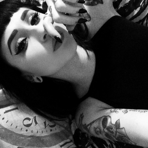 psychologicool:Sad girls club