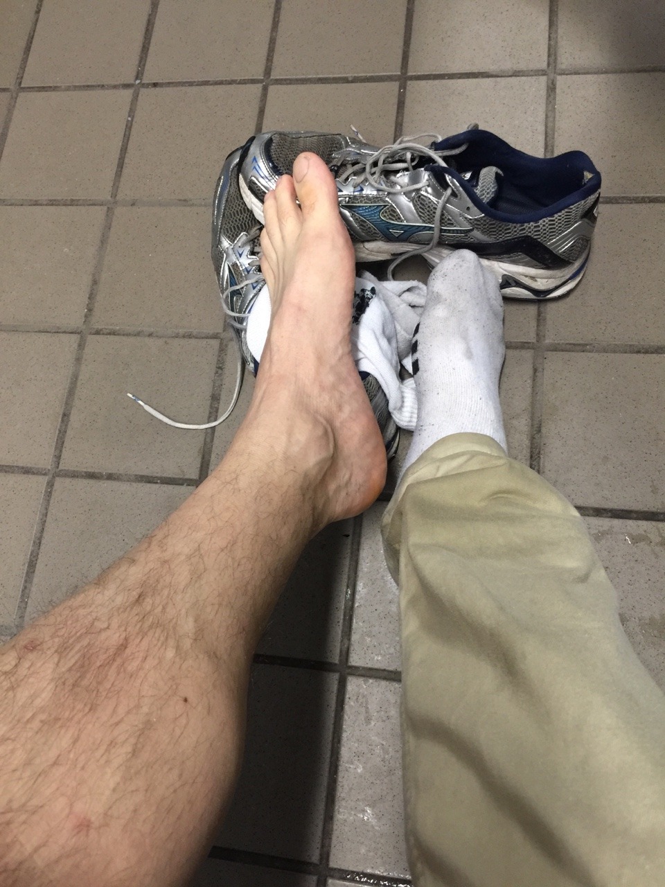 size15cashmaster:Cold, wet day in NYC. Could really use a faggot’s mouth to warm