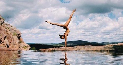 #yoga #love From @sjanaelise #australia #nike #sjanaearp #aloyoga #yoga #getfit #handstand From sjan