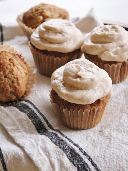 fullcravings:Apple Cupcakes with Caramel Buttercream