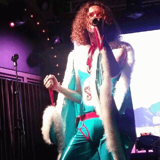 marsbars:A gif of Danny’s wonderful finger wiggles~Me: dont look at the bulge. Dont look at the bulg
