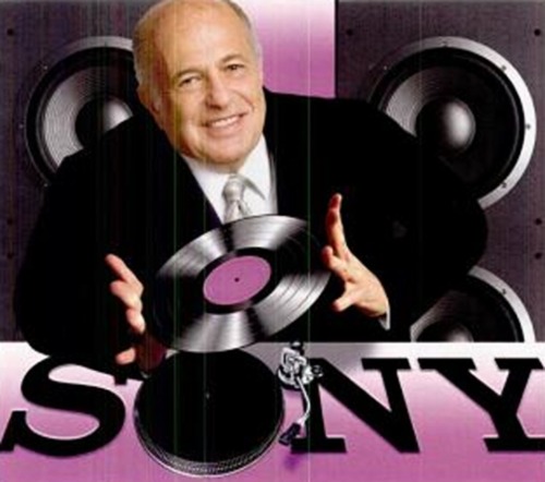 vinylespassion:  Doug Morris, 2011. 