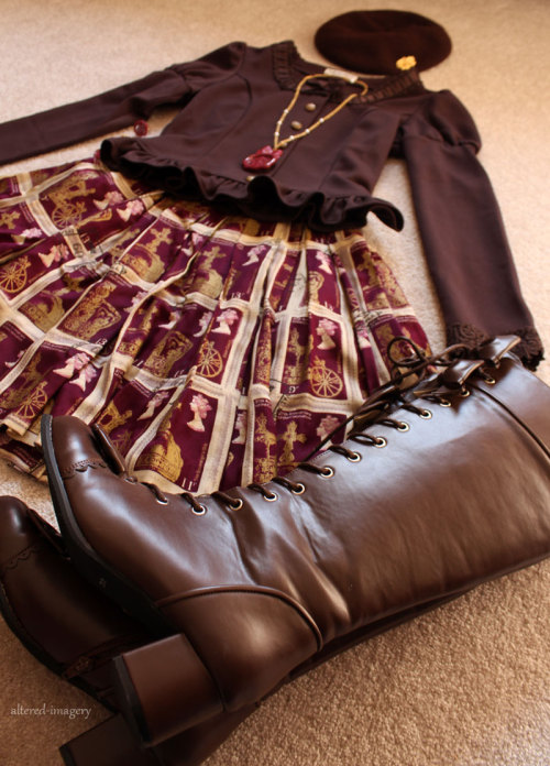 altered-imagery: ~Stamps and Crowns~ (aka coordinating my new TejaJamilla tights - 1
