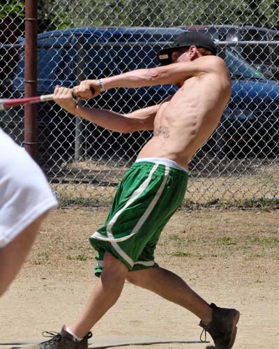 bro-mo:  undie-fan-99:  Sexy ginger baseball player with FTL waistband showing! 