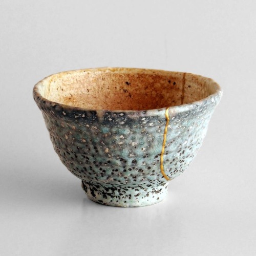 virtual-artifacts:Kintsukuroi or kintsugi is the art of healing broken pottery with lacquer and silv