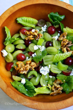 beautifulpicturesofhealthyfood:  Fall Grape Salad with Blue Cheese and Walnuts (or Pecans)…RECIPE