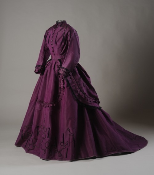 fripperiesandfobs: Day dress ca. 1869 From the American Textile History Museum