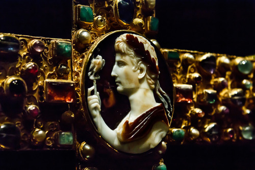 wanderthewood: Close up detail of the Cross of Lothair, a jewelled processional cross that dates to 