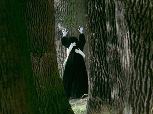 productiondesign:Valerie and Her Week of Wonders (1970) dir. Jaromil Jireš