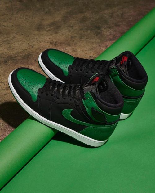 The Air Jordan 1 High “Pine Green” arrives on Saturday, February 29. Is this pair a must cop? #kicks