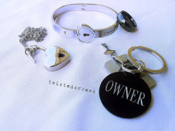 twistedskrews:  6 piece gift set!  Stainless Steel Heart Locking Bracelet, Locking Heart Necklace, Custom engraved key chain tag for Dom, Stainless Steel key, Set of 2 couples custom engraved Stainless Steel rings!