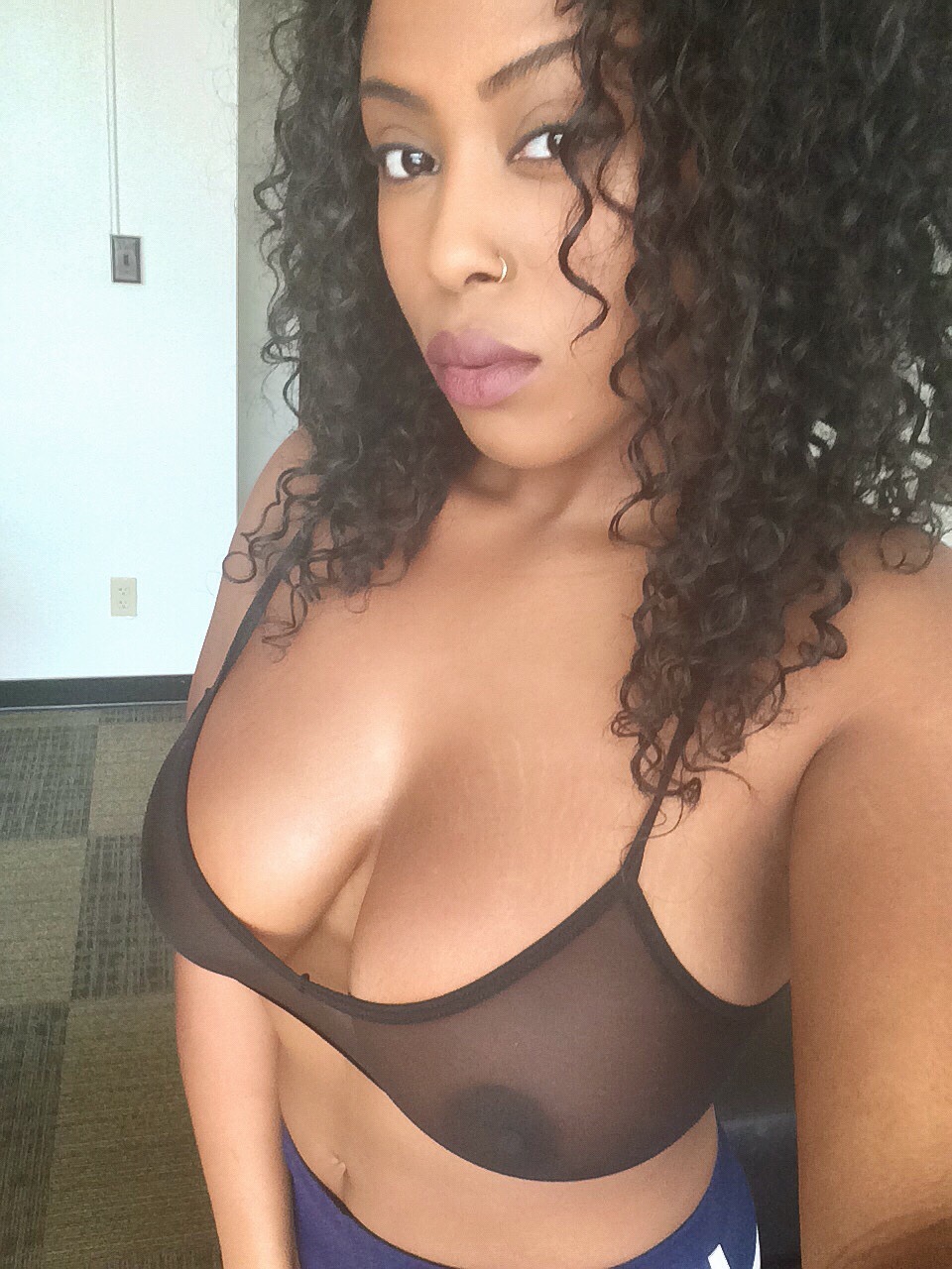 djisjustmysirname:  noplaydre:  thabootyscholar:  rareblackroses:  This bra doesn’t