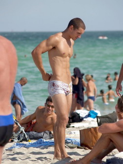 petrpetrpetr:  Bathers, South Beach - Miami