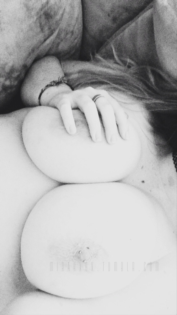 mirahxox:Send $25 to beautifulmirah@gmail.com via giftrocket to get daily nsfw pictures