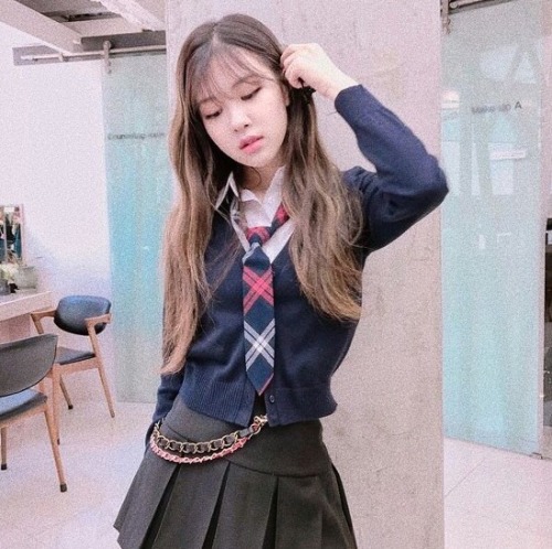 ˗ˏˋ Rosé with bangs icons ↷ like or reblog if you save;♡°