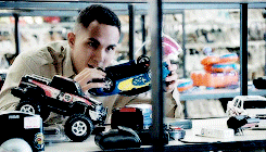alexavegafan: Oscar: “What’s wrong with this?”Karla: “Everything.” (x)