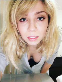 prettycelebsandcosplayers:  Jennette McCurdy