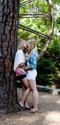 the-inspired-lesbian:  Love and Lesbians ♡