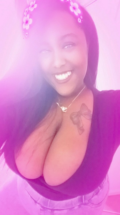 pettypia:  silentbutgolden:  bustyspice:  GimmieKiss | I hate the color pink but I’m in love with this filter..  Nay….  Just one time… Please