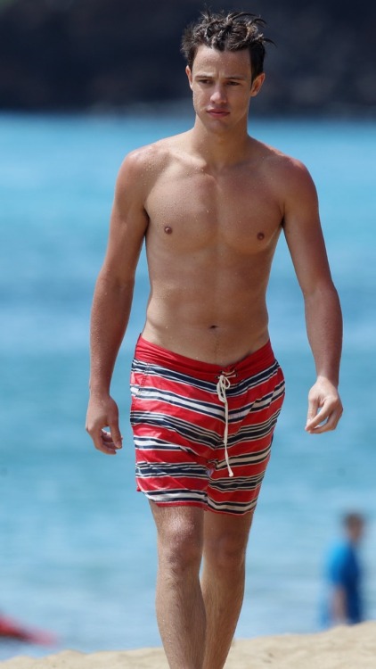 camerondallasstan: cam  in Hawaii  Sigh