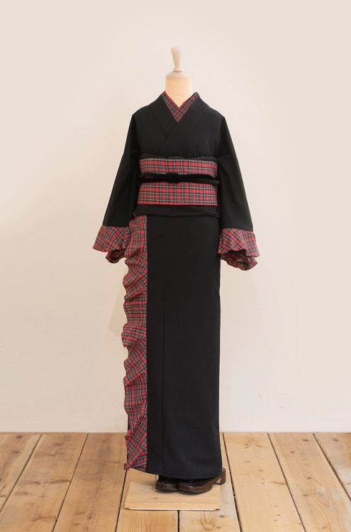 Tartan inspired kimono outfits, by Saku Laboratory. Everything looks so soft and comfy ^^The frills 