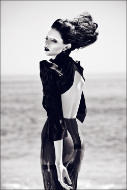 strangelycompelling:  Title - Before the Tide Comes Photography - Zhang Jingna Model - Denise Styled - Mildred von Hildegard Clothes - Mother of London SC | SC on Facebook  