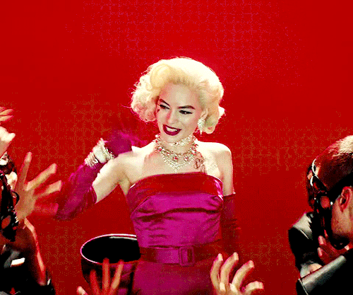 rue-bennett:  You want this diamond back? I’m your gal. Mr. J once lost a rare