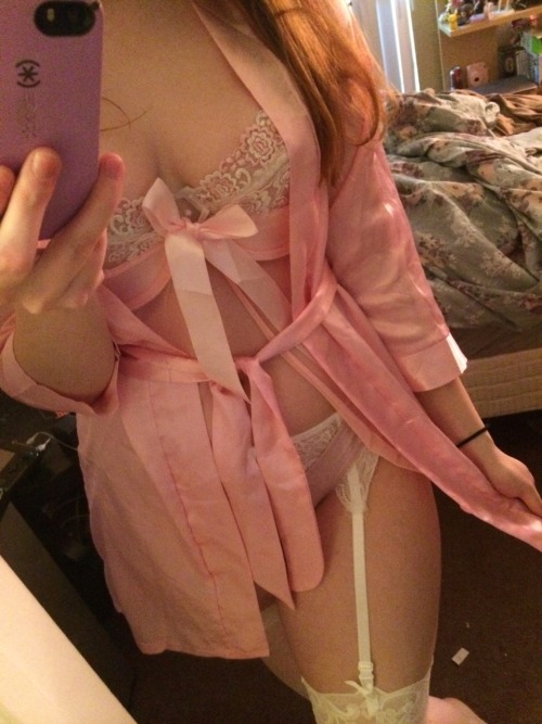 sexysexandsuch:  ero-hime:  From an old photo set, you can find the rest here!  -J