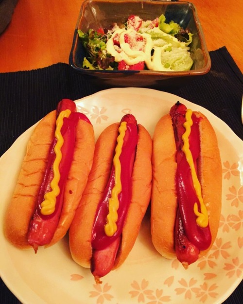 Hotdogs &amp; Salad via @futoshijapanese #Hotdogs #Salad www.instagram.com/p/Bu_TtyVA_O0