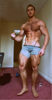 musclegods2:  Adam Charlton. Lickable from head to toe.  Marry me