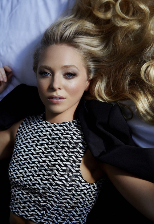 polkadotsoutoforder:  Portia Doubleday