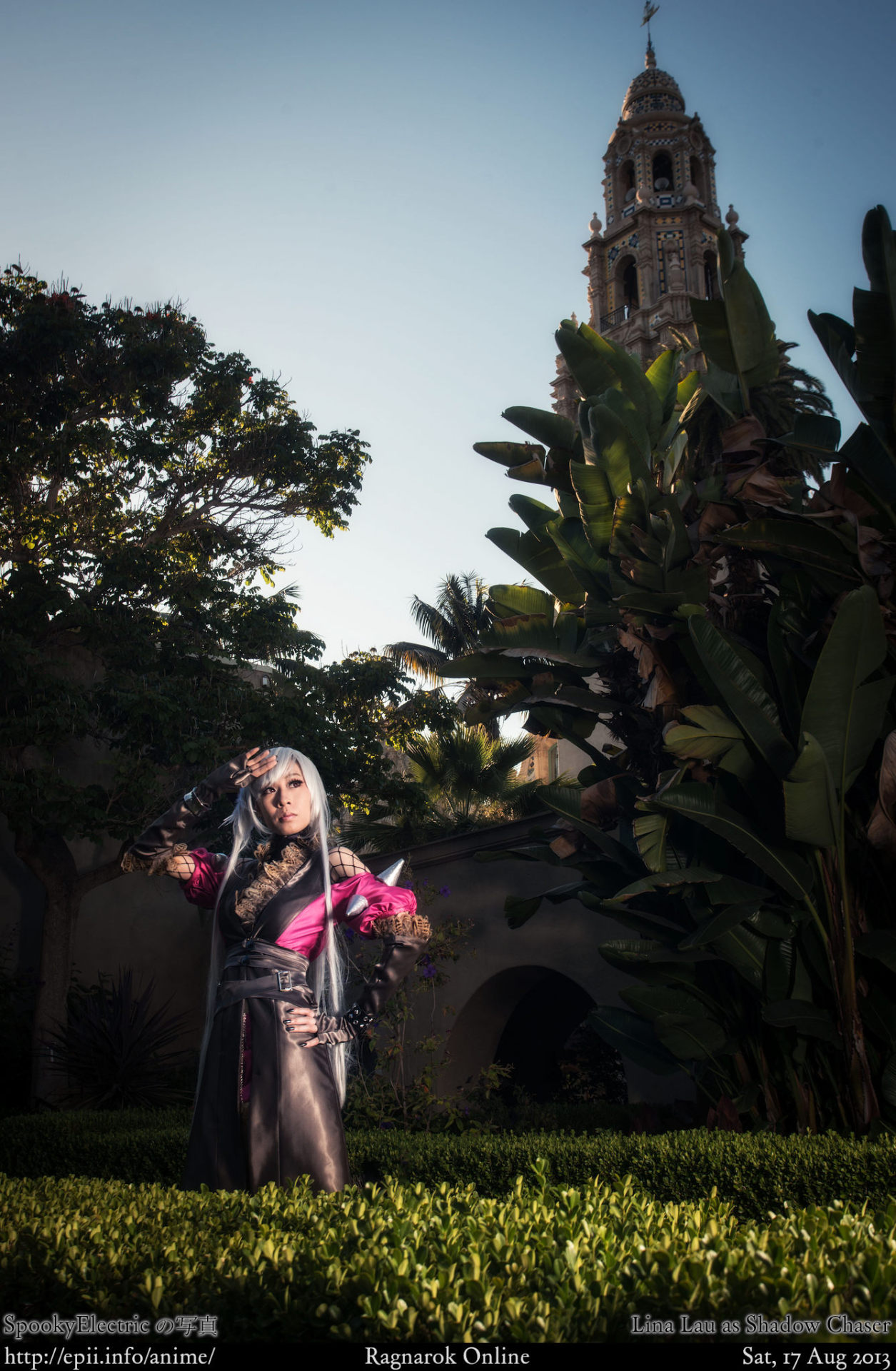 spookyelectric-photos:  Rangnarok Online Cosplay - Shadow Chaser and Archbishop.We