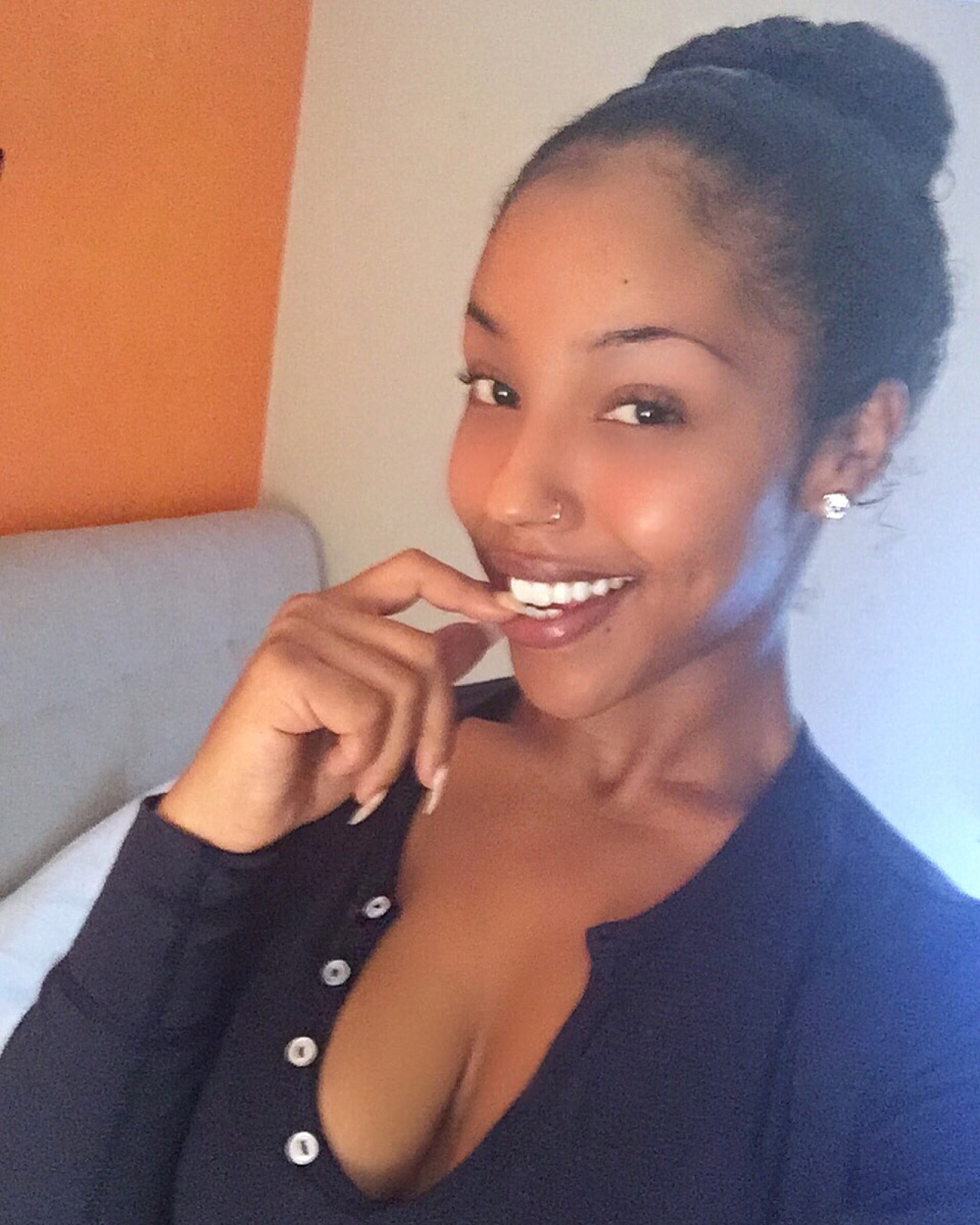 meechonmars:  hollyselfe:  Smileeee 😄   need,