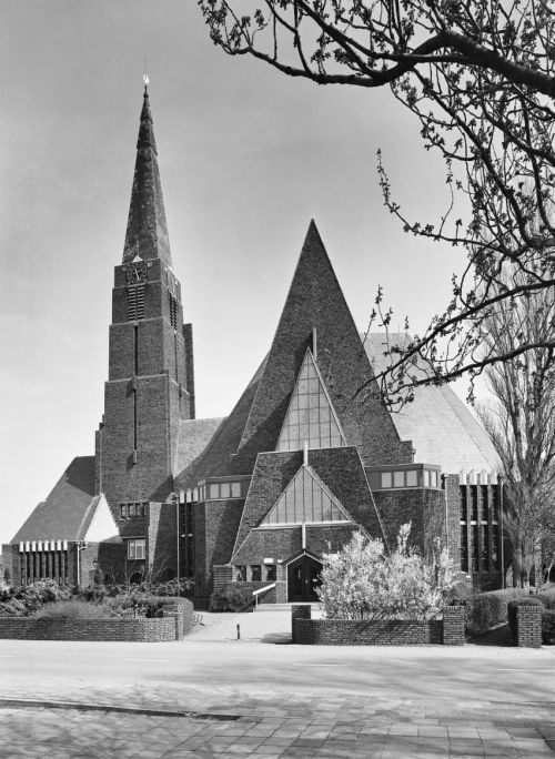 germanpostwarmodern:Koningkerk (1926-27) in Haarlem, the Netherlands, by B.T. Boeyinga