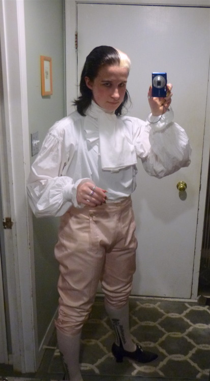 thildasbeinhaus:vincents-crows:I recently finished my first pair of proper 18th century breeches! In