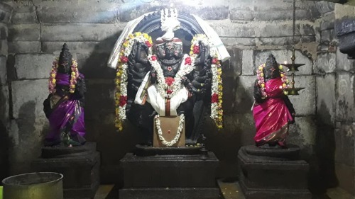 Murugan with wifes, Devayani and Valli.