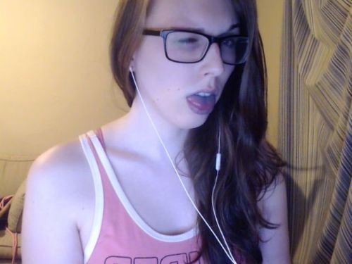 lil-uni:  Some pictures with me with contacts and some more popsicle pics <3