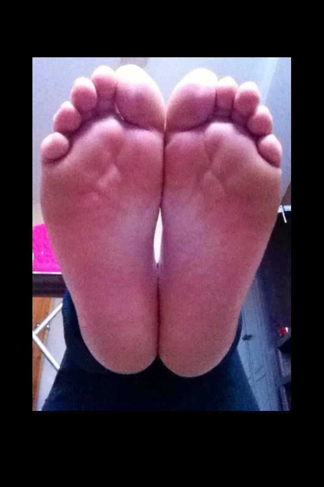 emzmemz88:  More of my feet n soles ❤