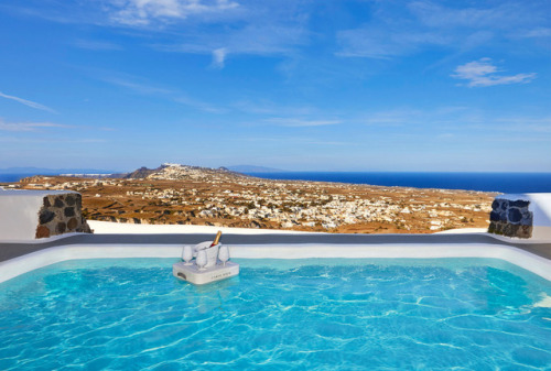 Carpe Diem Santorini: Style and Romance on Greece’ Most Seductive IslandSurrounded by pure romance, 