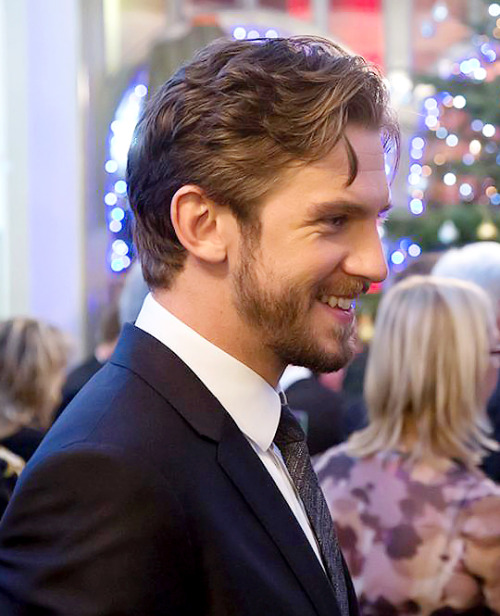 haslemere:Dan Stevens: Endless Favorite photos: 32/?? [Holiday Edition]‘The Story of Christmas’ char