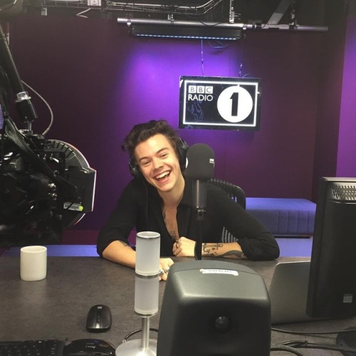 thedailystyles: nicholasgrimshaw: hiiiii @harrystyles on Friday you’ll hear what happened when