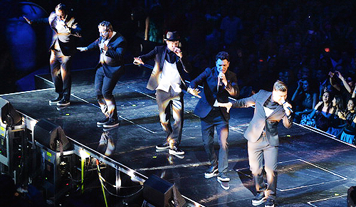 feyminism-blog:  N’Sync reunites onstage during the 2013 MTV Video Music Awards