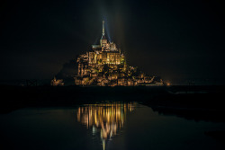 itamissaest: Mont Saint-Michel at night 
