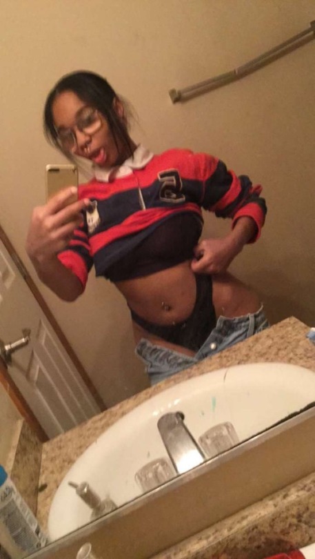 literallysosad:  Alone & ugly. 